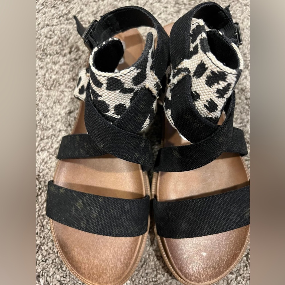 Very G sandals